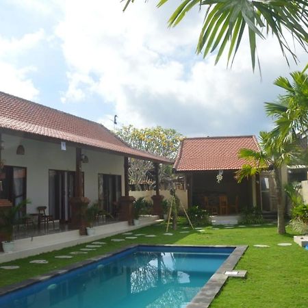 Wiryaroja Guest House Canggu Exterior foto